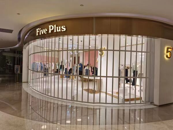 為家居裝修帶來新選擇的側向透明水晶折疊門